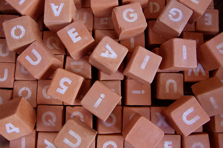 1-1.小学校3・4年生では「外国語活動」